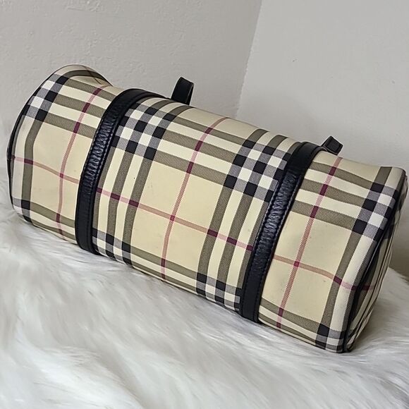 💯 Authentic Burberry  Handbag 🍀 - Picture 8 of 15